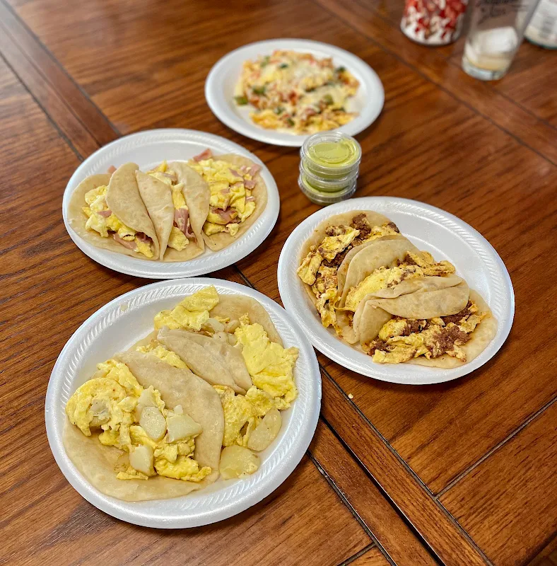 Chorizo & Eggs / Chorizo con Huevo