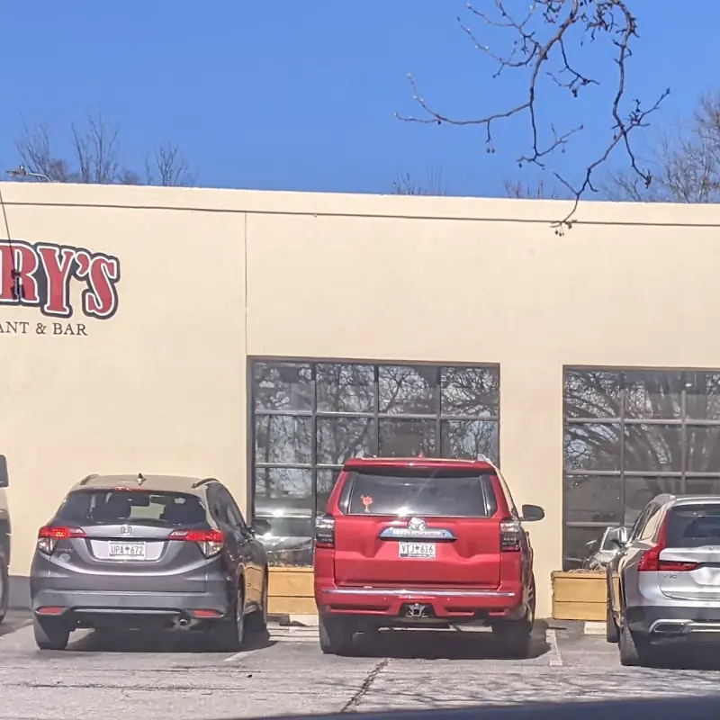 Henry's Restaurant & Bar