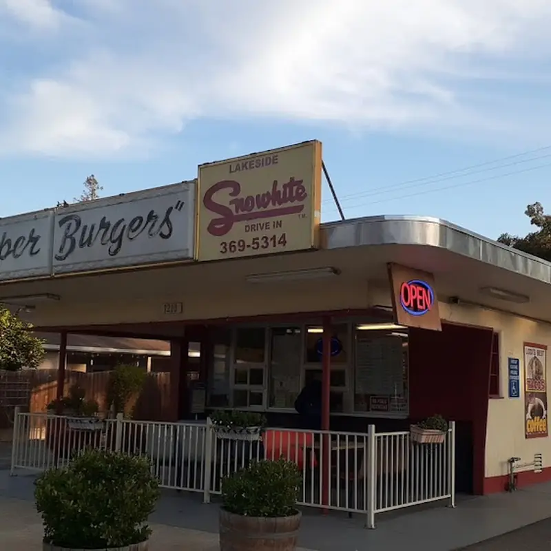 Sno-White Drive In