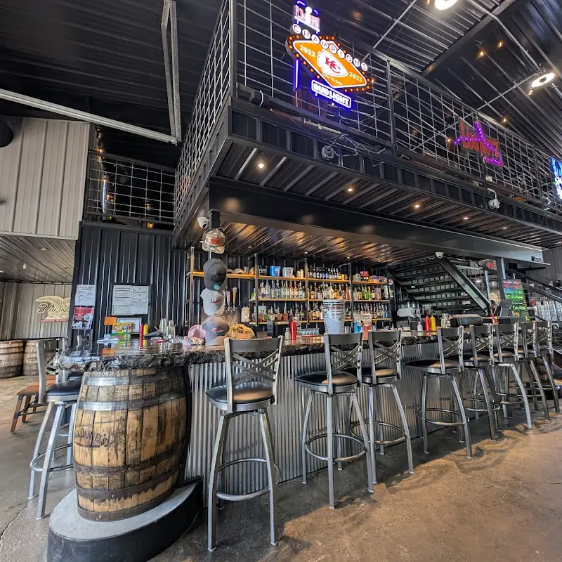 Lug Nutz Bar & Grill