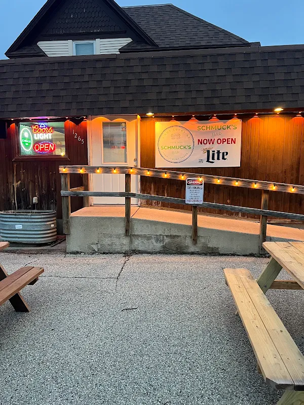 Schmuck’s Bar & Drive through