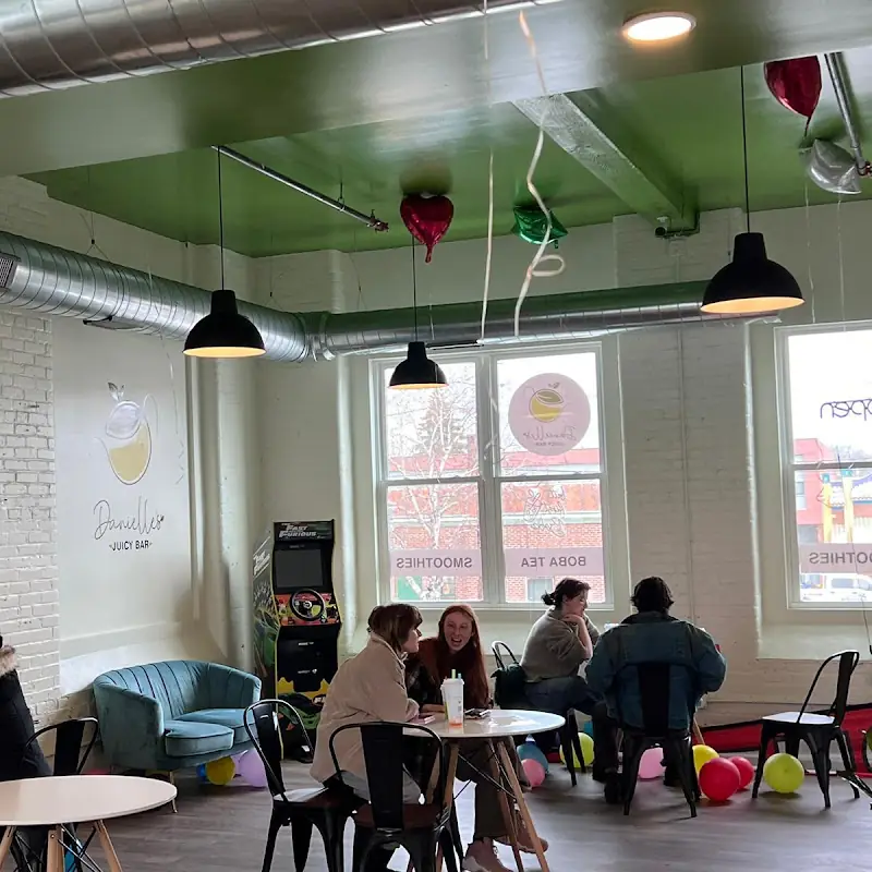 Danielle's Juicy Bar(BOBA TEA AND SMOOTHIES)