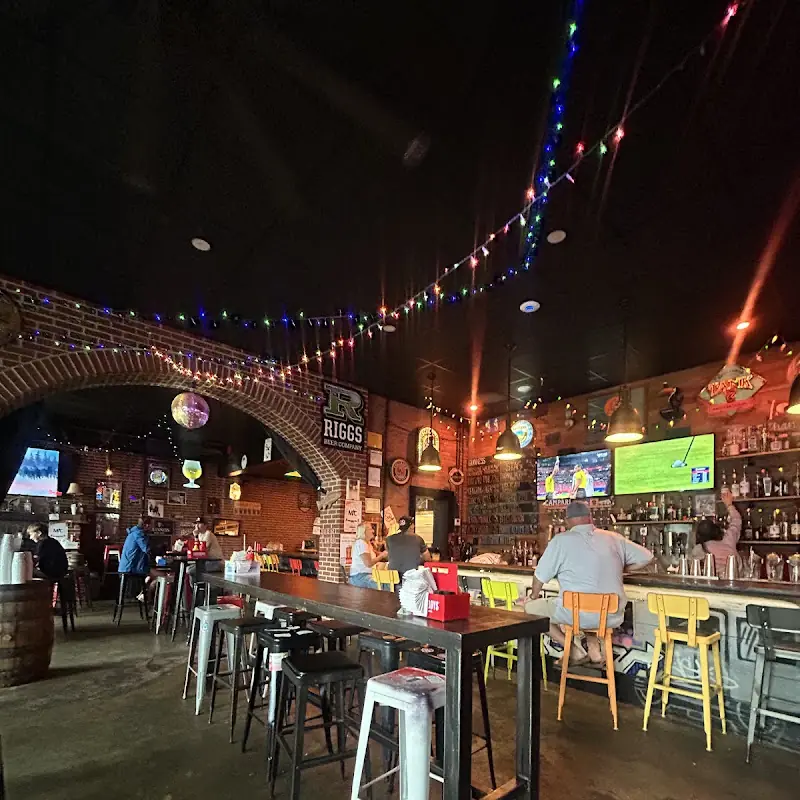Sneaky's Bar & Burger Joint