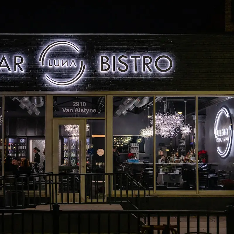 Luna Bar & Bistro
