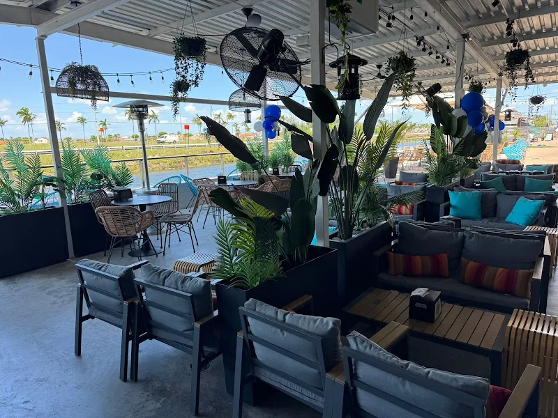 Medley's River Yard - Food Truck Park