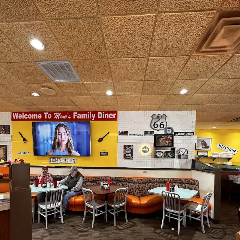 Mom's Family Diner (on yale)