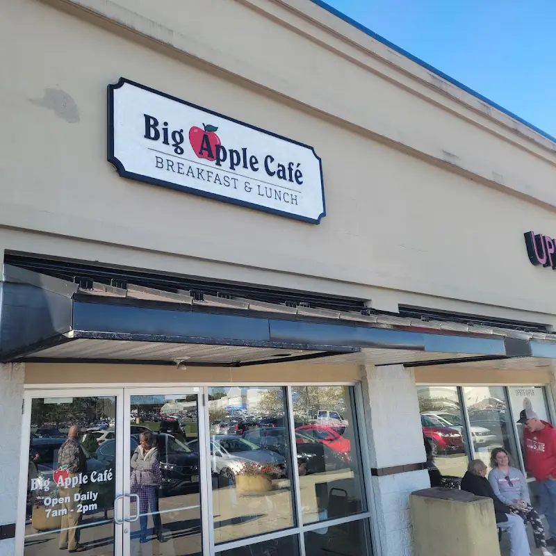Big Apple Cafe on Log Pond