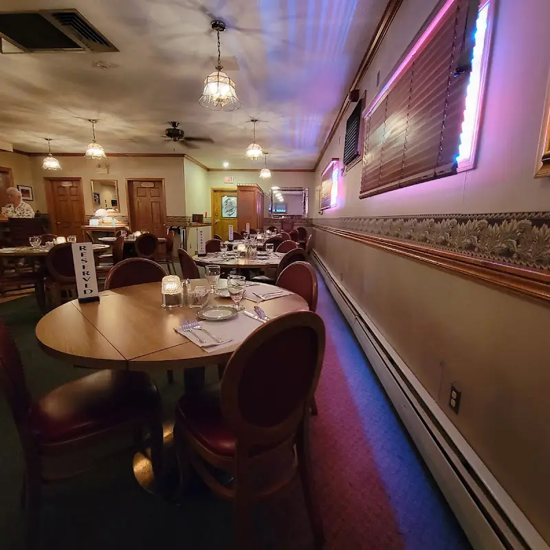 Harold's Restaurant & Lounge