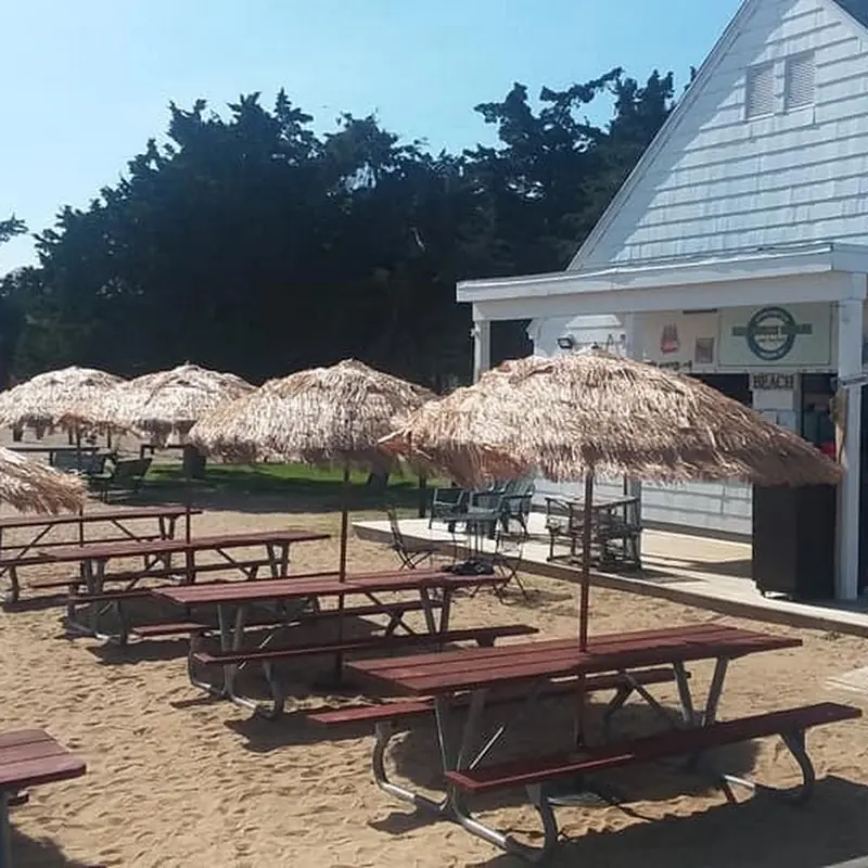 M & J Beach Grille and Seafood