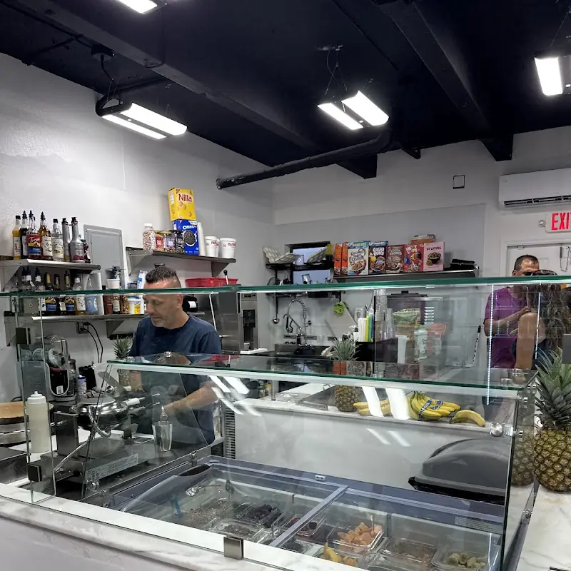 Juicylicious Bar - Israeli frozen yogurt