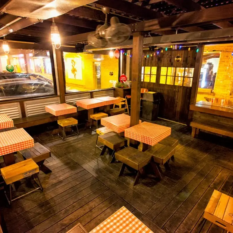Georgie Porgie's Treefort Restaurant - Oak Creek
