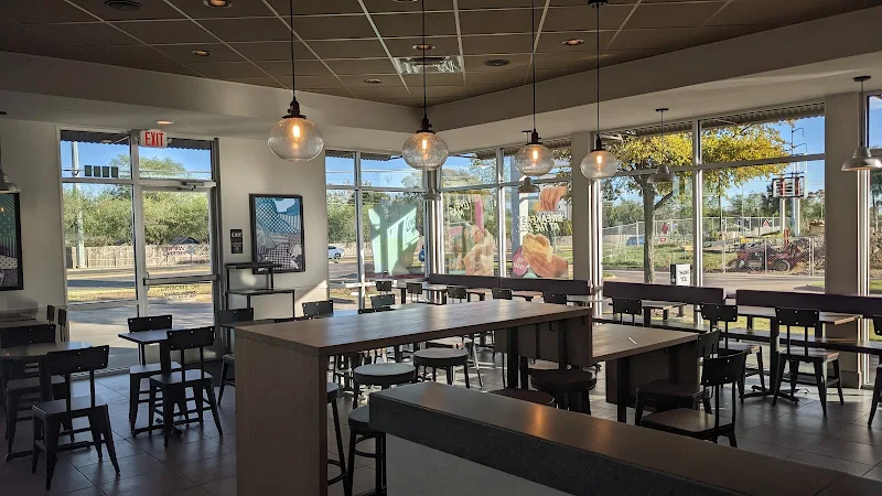 Taco Bell - Live Más Café