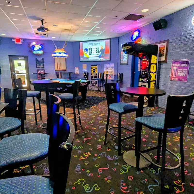 Hideout Pub & Grill
