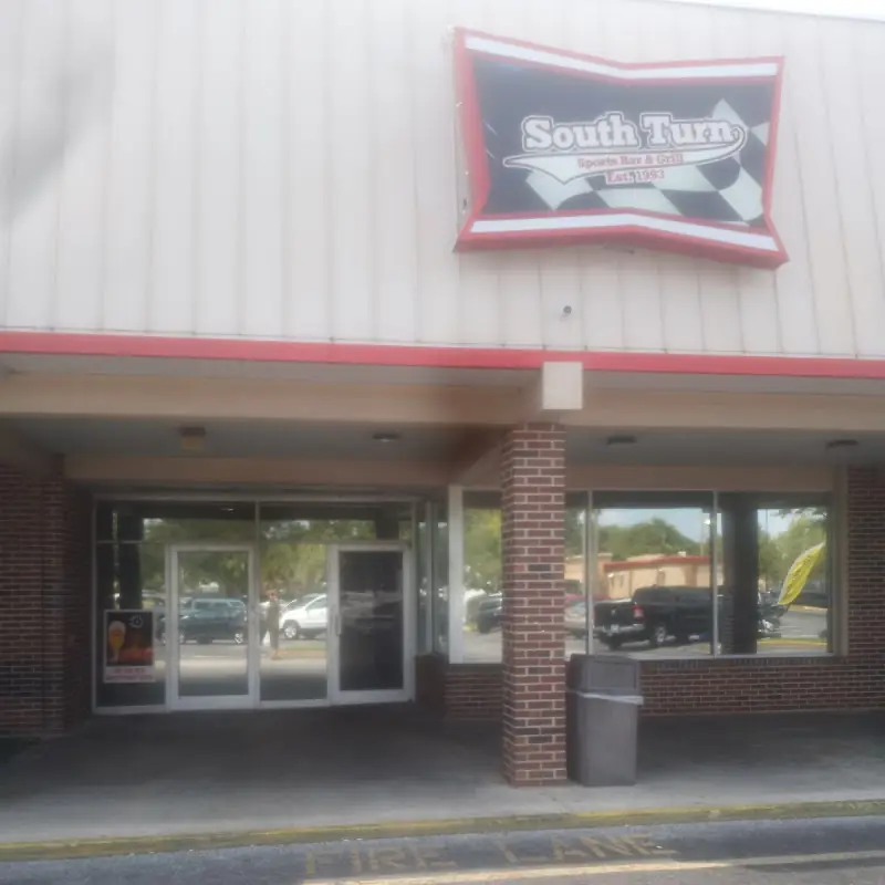 South Turn Lounge & Restaurant