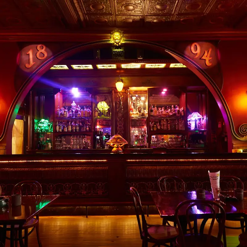 Shaker’s Cigar Bar