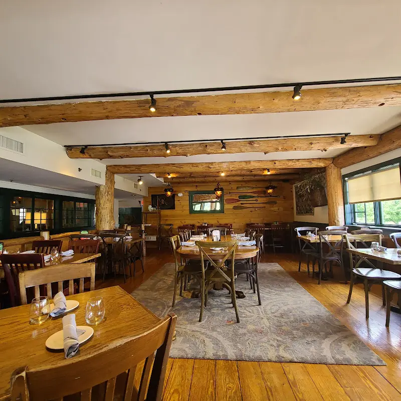 Lakehouse Grille