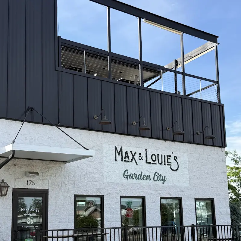 Max and Louie’s Café