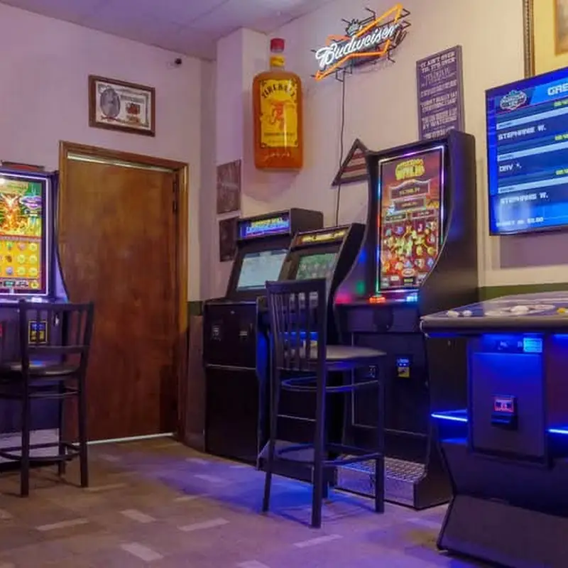 Lake Billiards Sports Bar & Grill