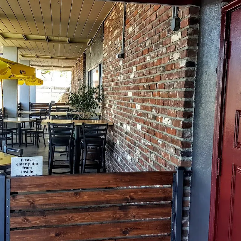 Longboard Restaurant & Pub at Springdale
