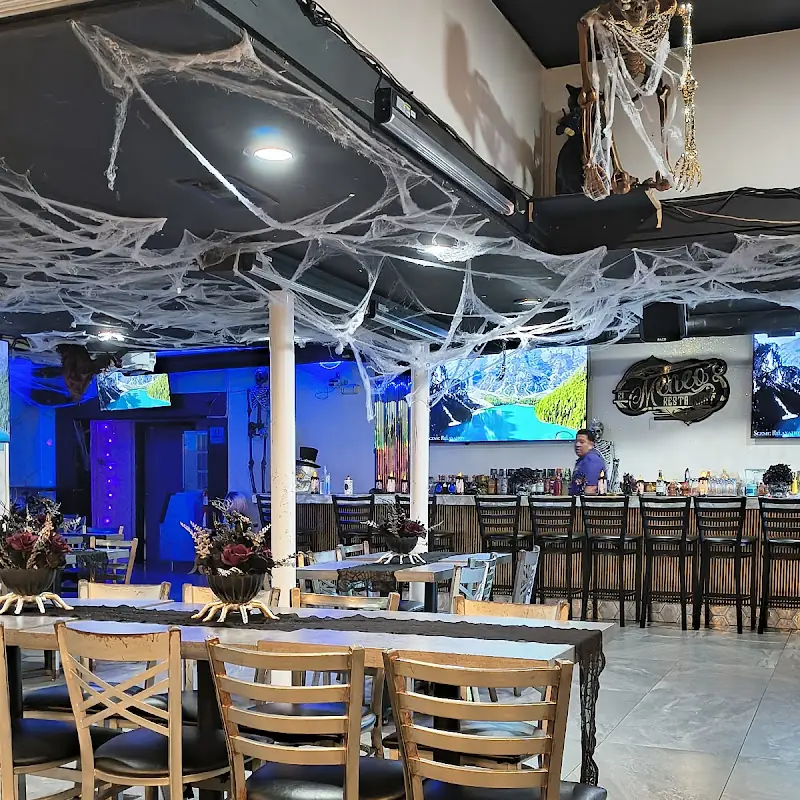 EL MENEO RESTAURANT & LOUNGE