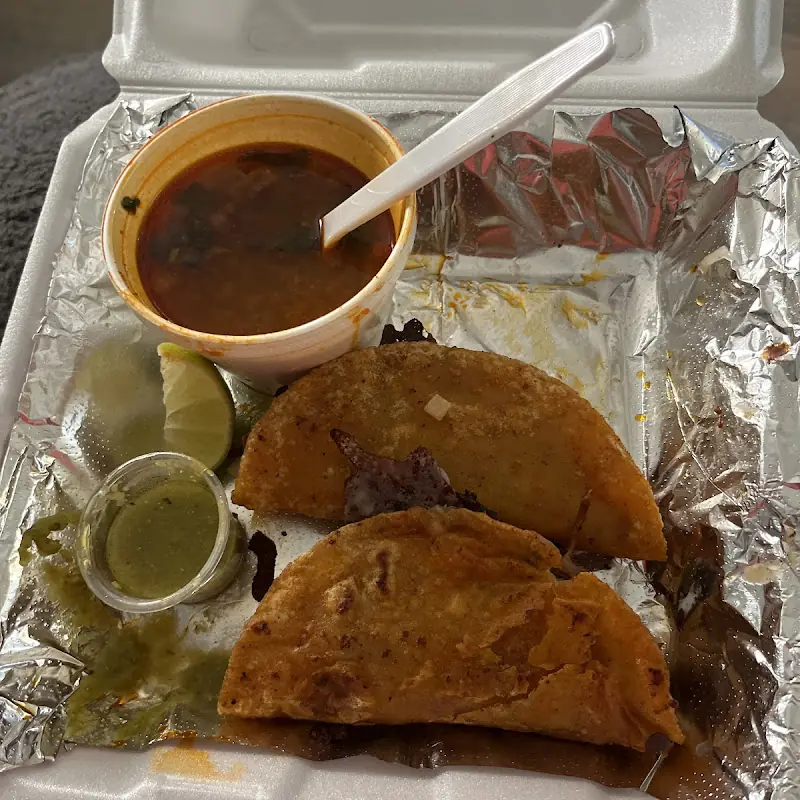 Lo Diferente taco truck