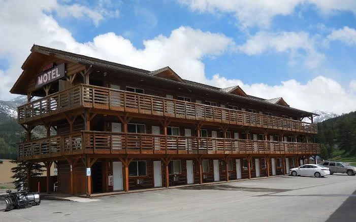 Bull Moose Lodge & Saloon