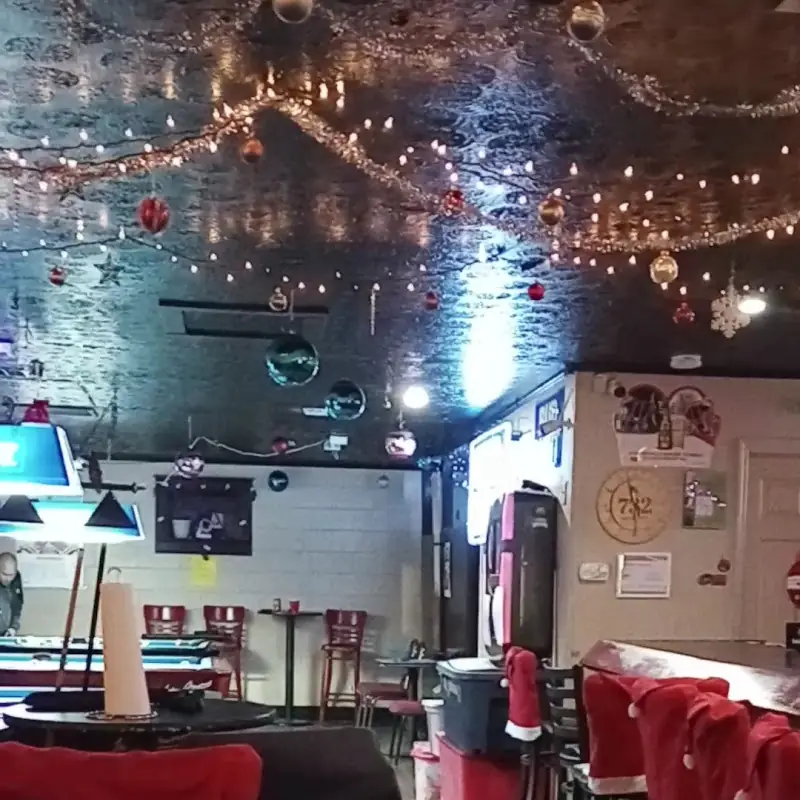 732 Bar & Grill