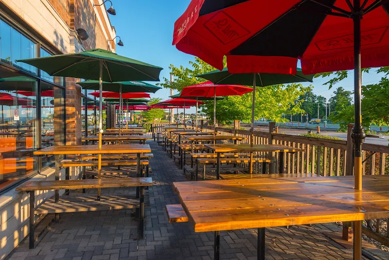 Jonny Canuck's Bar & Grill