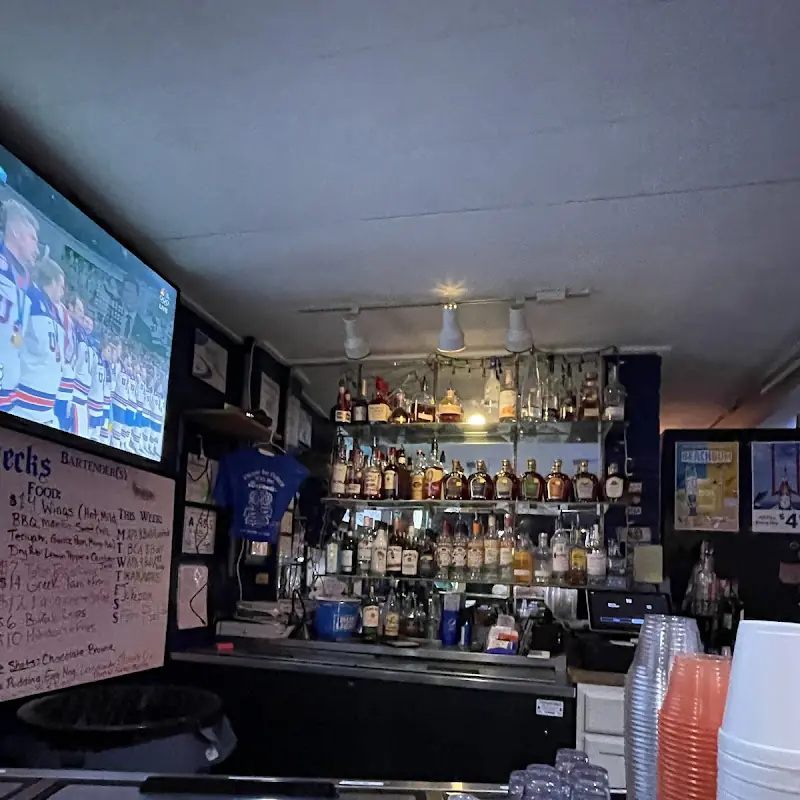 Shipwrecks Bar & Grill