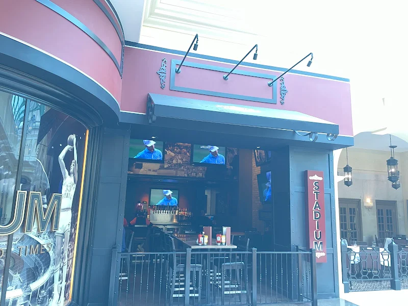 STADIUM Sports Bar & Grill