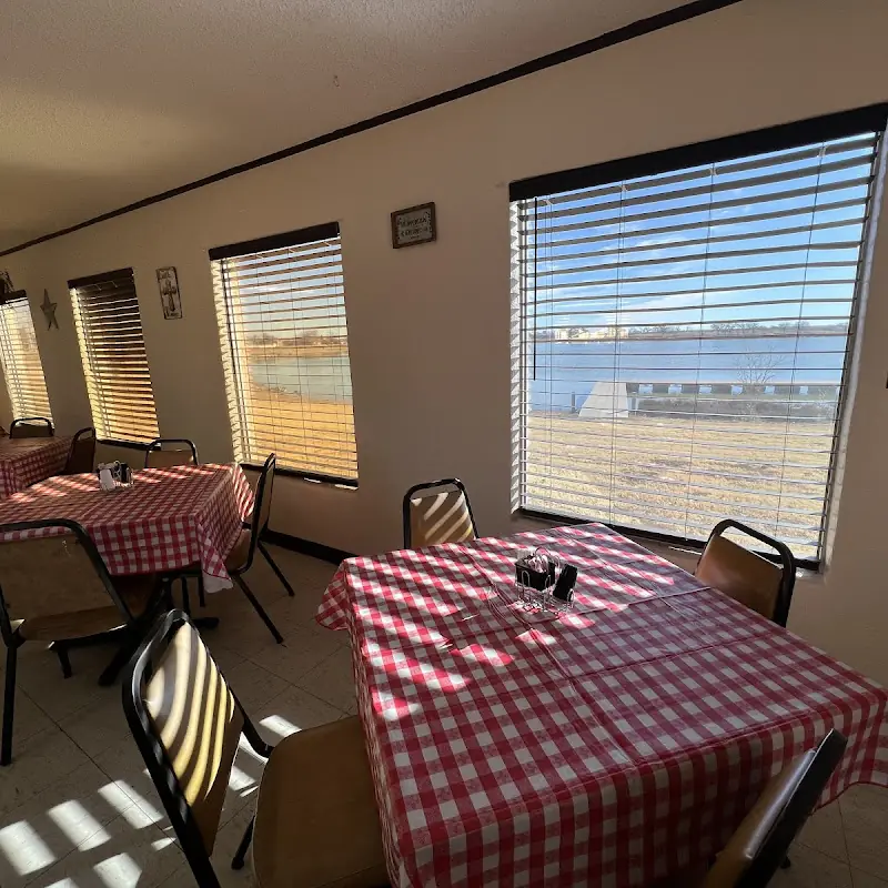 Becky's Lakeside Cafe