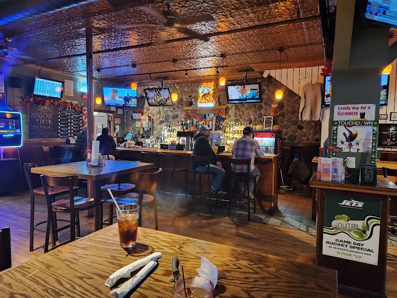 Duskee's Sports Bar & Grill