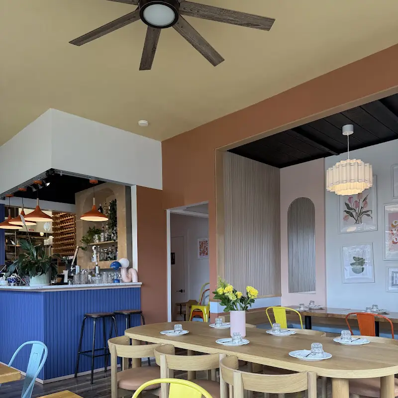 Giving Cafe & Bistro (Thai Restaurant)