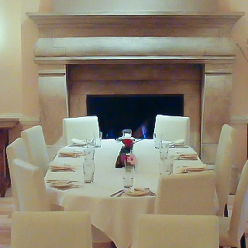 Le Yaca French Restaurant