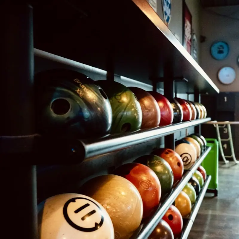 Uptown Lanes/ Back Alley Bar & Grill