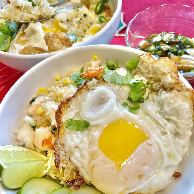 B E E ' S Thai & Fusion Cuisine
