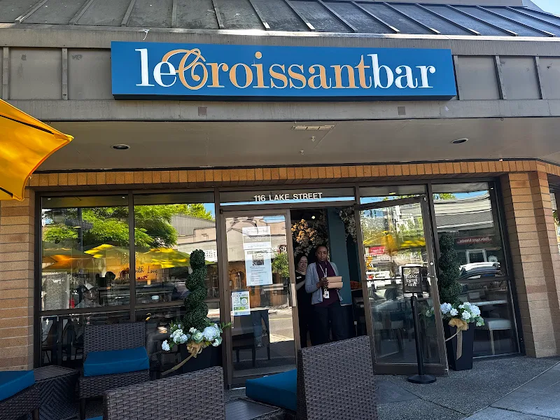 Le Croissant Bar