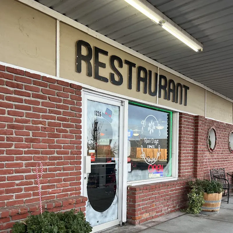 Rae's Dayz Diner & Cakery