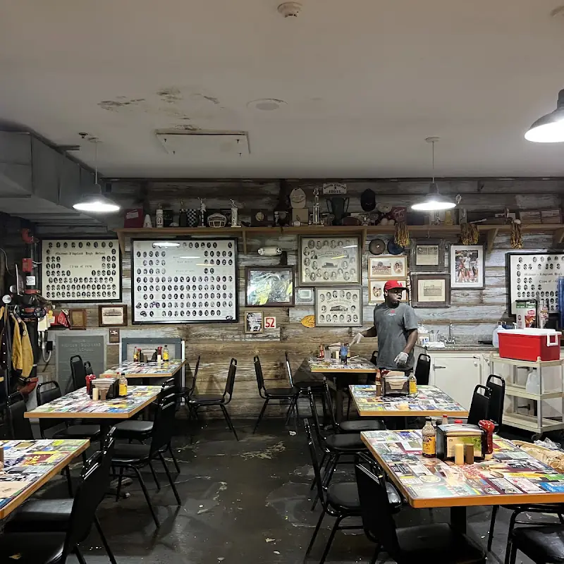Mama Hamil's Southern Cookin' and Bar B Que Buffet