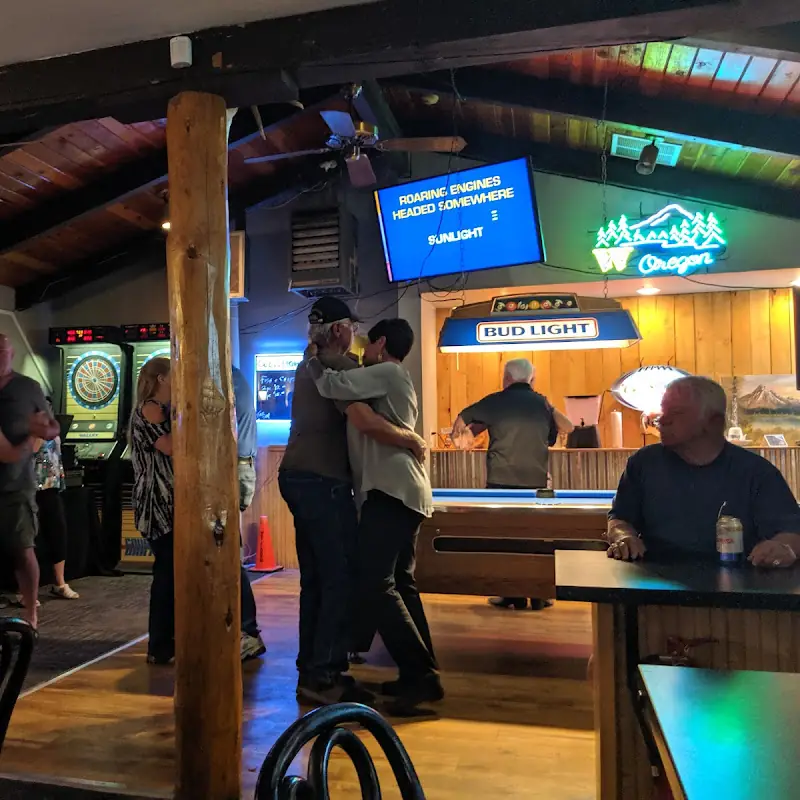 Lucky's Bar & Grill
