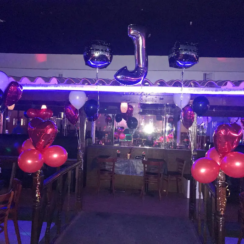 El Deseo Restaurant & Lounge
