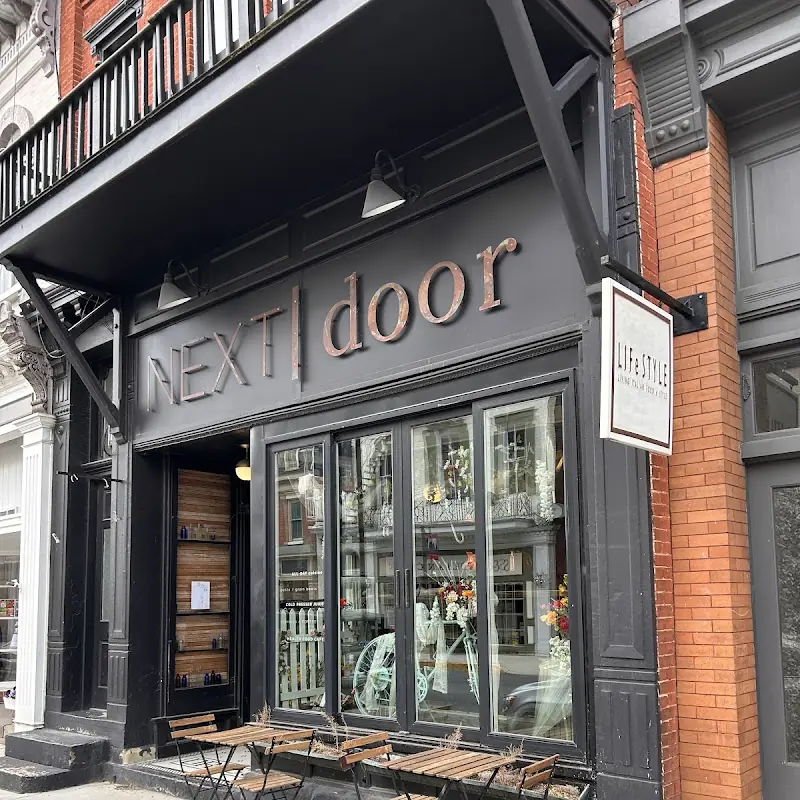 LIFeSTYLE Next Door