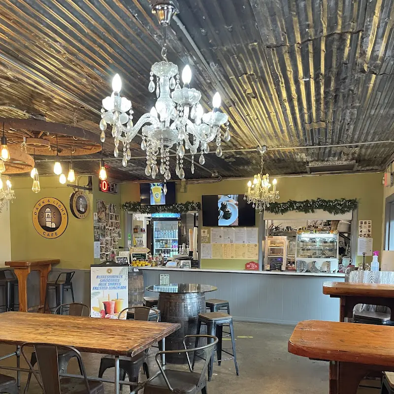 Dark & Light Cafe