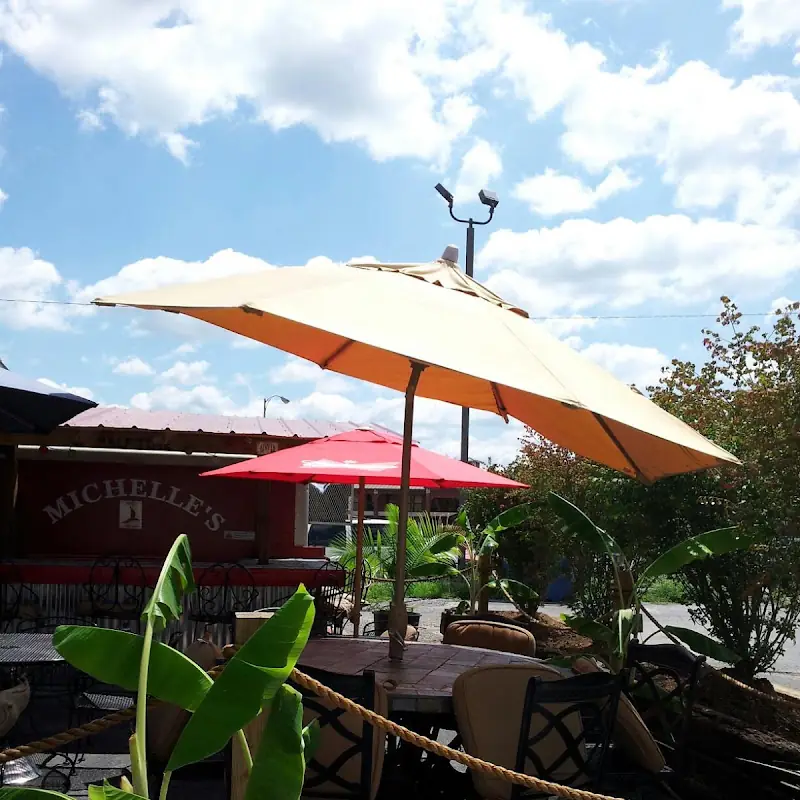 Laci’s Halftime Sports Bar and Grill