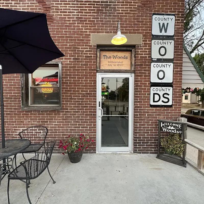 Woods Bar & Grill