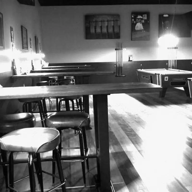 Cookie's Long Shots Bar & Grill