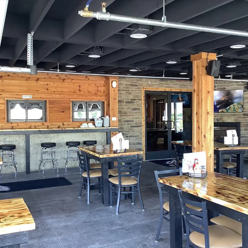 Aces Garage Bar & Grill