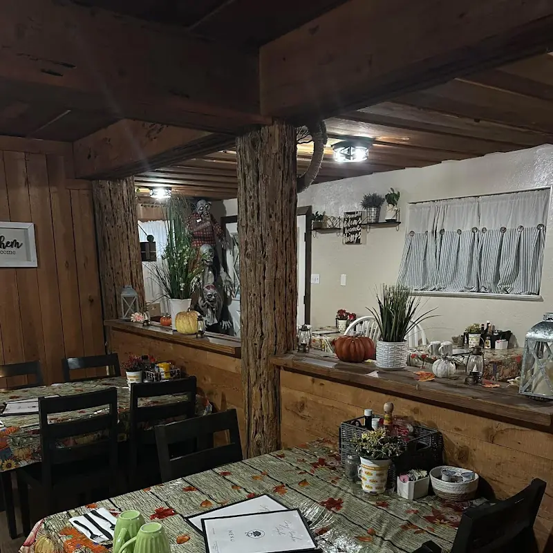 Cozy Oaks Café