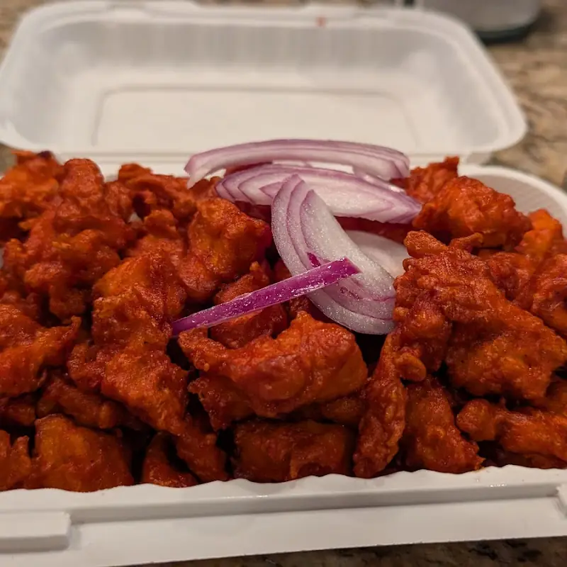 Medu Vada with Chicken Curry (3 Pieces)