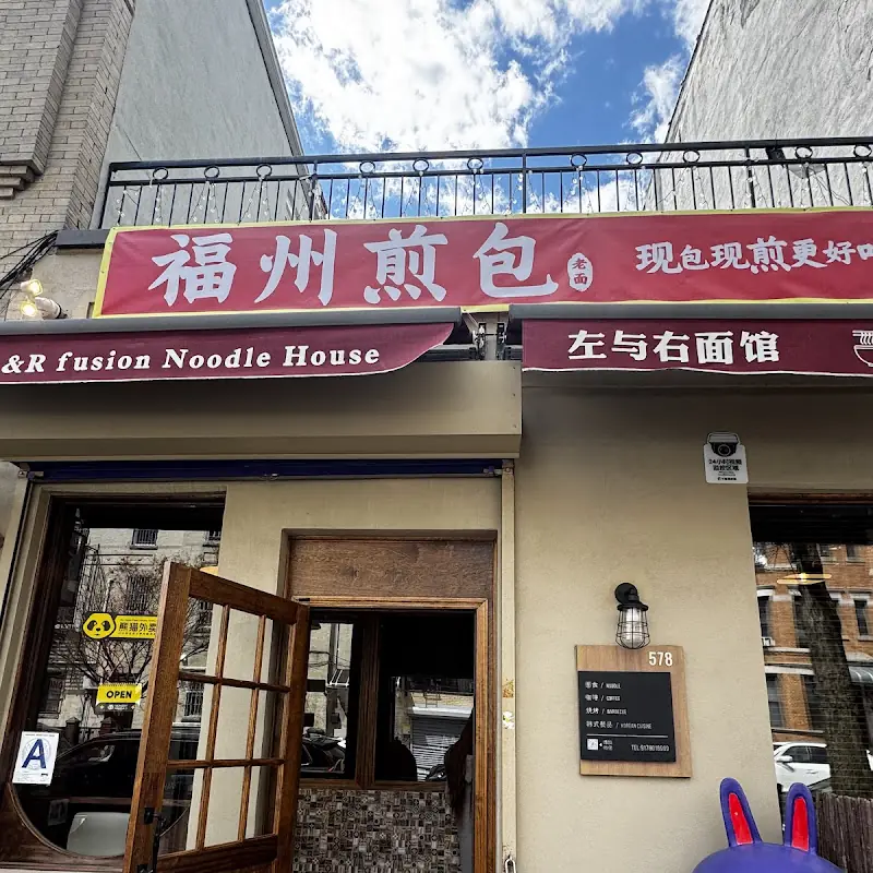 16. 脆鸡麻汁拌面 / Crispy Chicken Noodles in Sesame Sauce